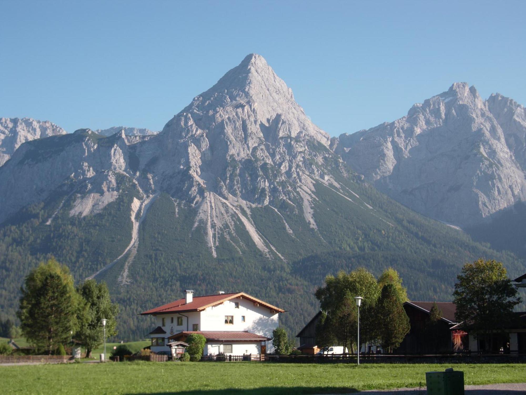 Haus Bergkranz Bed & Breakfast Lermoos Exterior photo